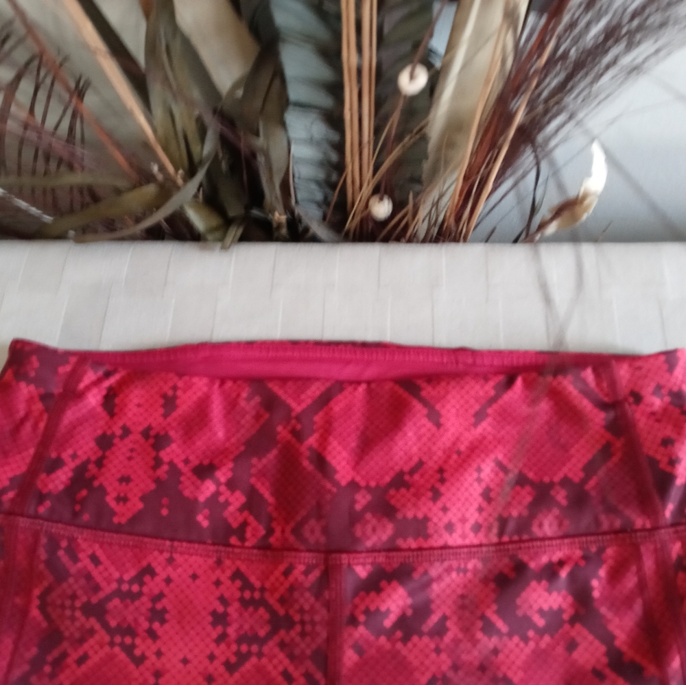 Lululemon Vent It Out Snakeskin Crop Legging - Picture 6 of 13